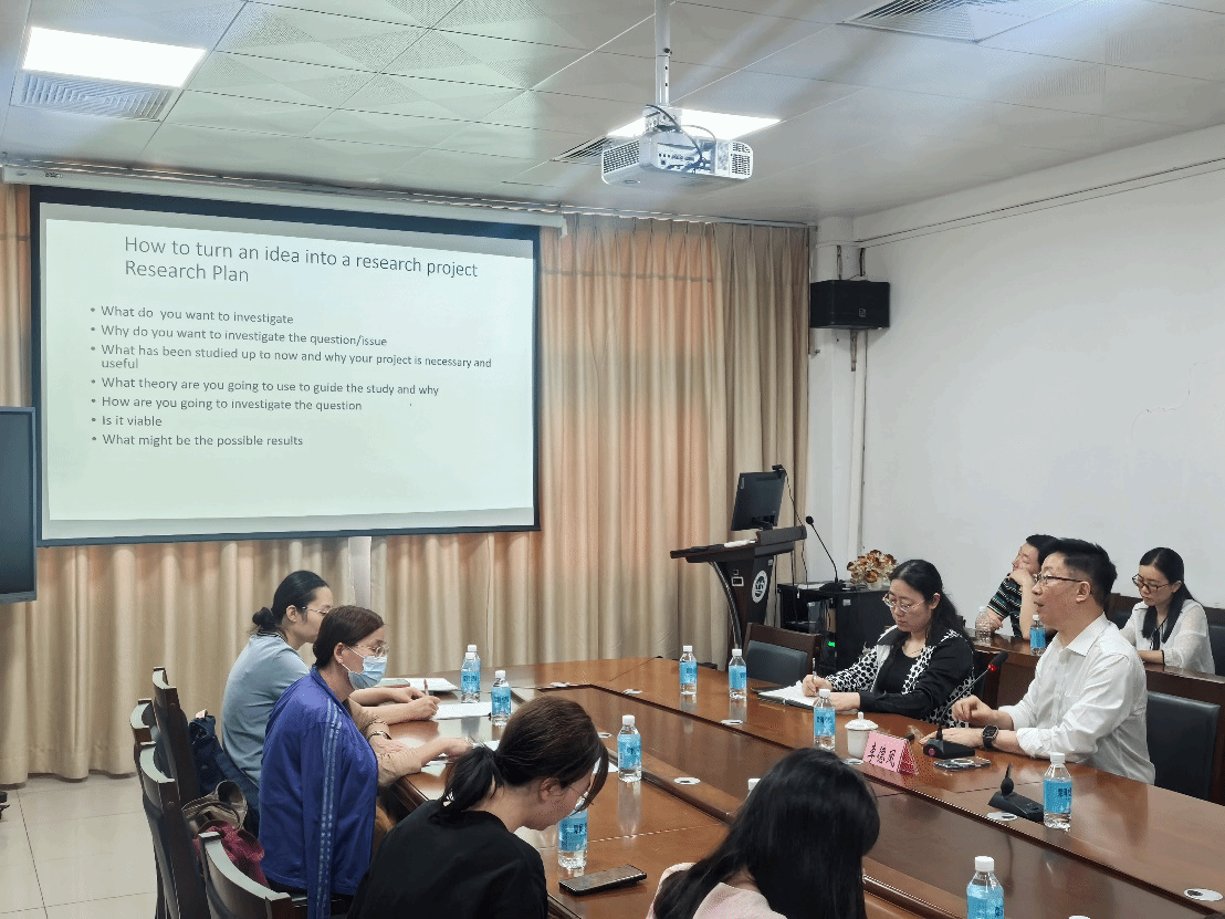 李德凤教授应邀到公司开展SSCI学术论文写作与发表专题讲座